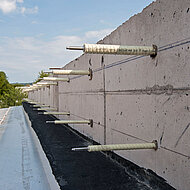 Schöck: »Veco-Isolink« optimiert die vorgehängte hinterlüftete Fassade