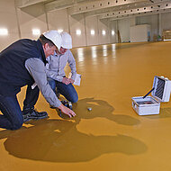 Remmers: Schnelle Bodenbeschichtungen für Industrie