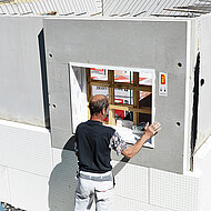 Wenn aus dem idyllischen Bach ein reißender Strom wird_ Sicherer Hochwasserschutz für Fenster und Lichtschächte