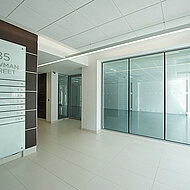 Experten für Massivholz-Rahmentüren und Bauelemente mit Glas