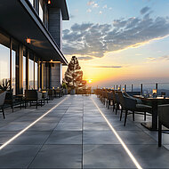 Lichtakzente und Wärme auf der Terrasse 