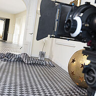 »Lebendige Dekore« setzen Mittelalter und Moderne in Szene