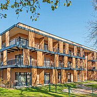 Neubau eines Pflegedomizils in Unterhaching: Filigrane Transparenz in Parklandschaft