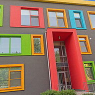 Baumit: Fassadenputze mit intensiven Tönen und besonderen Eigenschaften