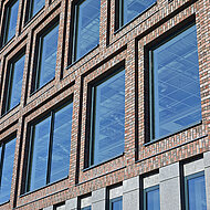 Hagemeister: Facettenreiche Klinkerfassade als Hingucker