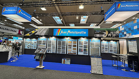 Auf zwei Messen  Profil gezeigt