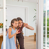 LAKAL: Selbstreinigender, kaum sichtbarer Insektenschutz