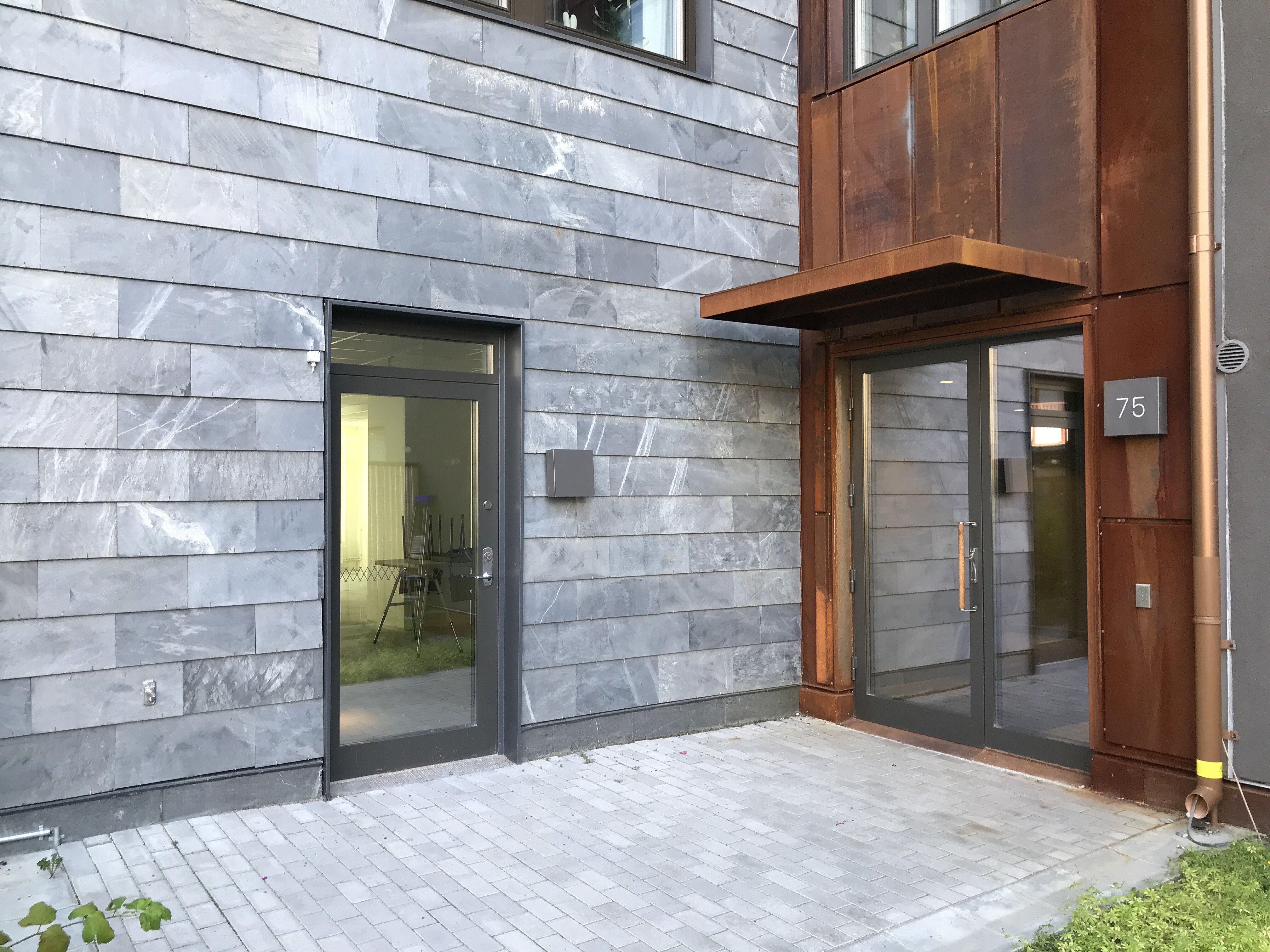 fischerwerke: Stahl und Stein stilvoll vereint