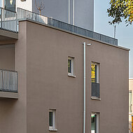 Staffelbauten: Normgerechte Kaskadenentwässerung verhindert Wassereinbruch über Terrassentür