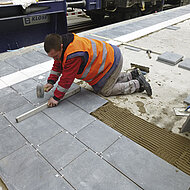 Schnelle Bahnsteigsanierung 1. Klasse