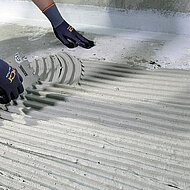 Neuer Fliesenkleber mit weniger Gewicht f&uuml;r mehr Fl&auml;che