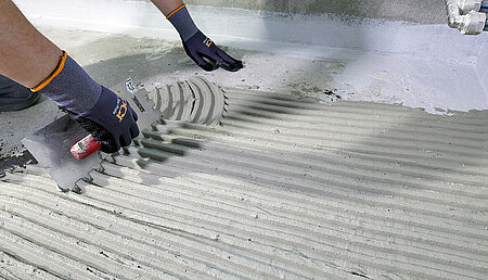 Neuer Fliesenkleber mit weniger Gewicht f&uuml;r mehr Fl&auml;che