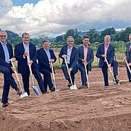 SIMONSWERK: Spatenstich für neue Produktionshalle