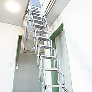 Roto Frank Treppen: Doppelt sicher dank Vormontage ab Werk und Feuerwiderstand   