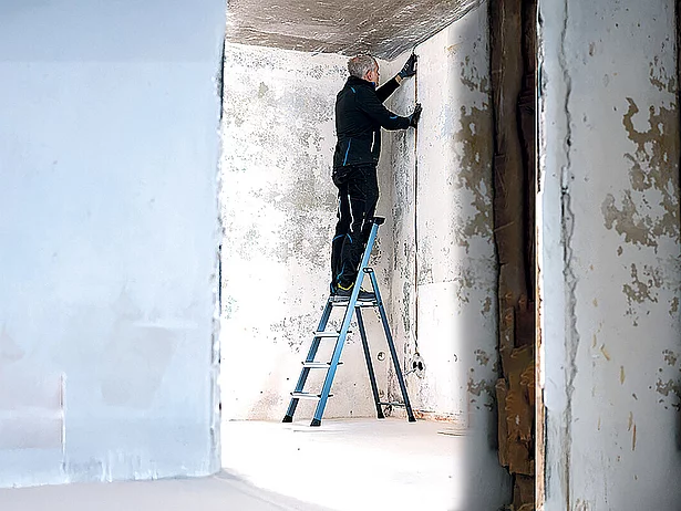 Stufen-Stehleiter  bew&auml;hrt sich im Praxistest