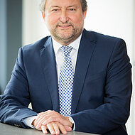 Schmal neuer Vertriebsdirektor Dach + Wand