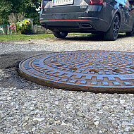 Verband saniert jährlich 300 Schachtabdeckungen mit PMMA