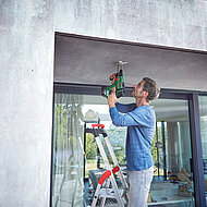 ROBERT BOSCH: Vielseitiger 18V-Akku-Bohrhammer mit Meißelfunktion