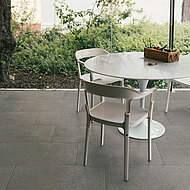 »Velvet Seta Concrete« – zarte Struktur auf hartem Stein