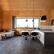 Regional hergestellter Boden für Ferienhäuser