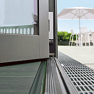 ACO Hochbau: Eine für alle Fälle – moderne Fassadenentwässerung