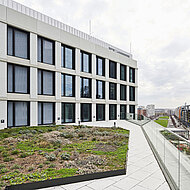 Klassischer Fassadenaufbau mit Dreifachverglasung