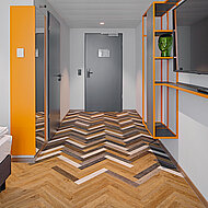 Bunte Fischgrätverlegung für junge Hotelkette