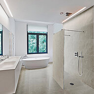 Steuler Fliesen: Duschwand bietet Flexibilität, Design und Privatsphäre