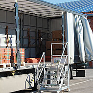 Günzburger Steigtechnik: Ein Plus an Arbeitssicherheit und Effizienz in der Logistik 