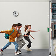 Auf die Kita abgestimmtes Verriegelungssystem