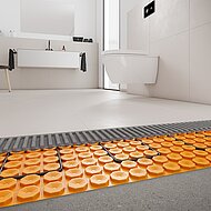 Schlüter-Systems: Einbauzeit und Ressourcen sparen: Selbstklebende Fußbodenheizung