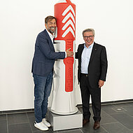 Erstmalige Umsatzsteigerung auf über eine Milliarde Euro