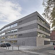 Hagemeister: Maßvolle Erweiterung eines denkmalgeschützten Schulbaus