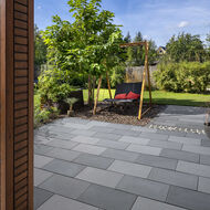 Attraktive Flächengestaltung in gemischtem Grau