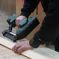 Akku-Nagler für Stauchkopfnägel und Heftklammern