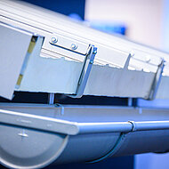 Zambelli: Neues Rinnenhaken-Set sowie Distanzprofil