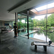 Nur Glas, Holz und Schiefer für Einfamilienhaus in Herdecke