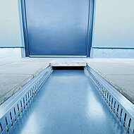 Richard Brink: Laubengänge funktional und optisch dezent entwässert