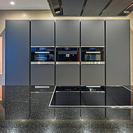 Stimmungsvolle Raumgestaltung mit beleuchteten Profilen