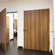 Neue Klinik-Türen: Komfort, Design und Diskretion