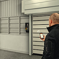 Efaflex: Industrie 4.0 mit intelligenter Vernetzung von Toranlagen