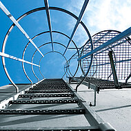 Krause-Werk: Ortsfeste Leitern von KRAUSE &ndash; sicher, normgerecht und individuell