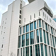 fischerwerke: Strahlendes Gesicht für neue Kirche