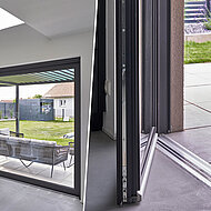 Lichtdurchflutete Räume dominieren den Gesamteindruck