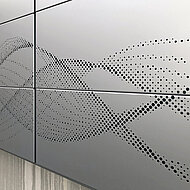 Lochmuster bringt Fassade in Schwingung