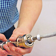 HECO: Meterlange Holzbauschrauben einfach eindrehen