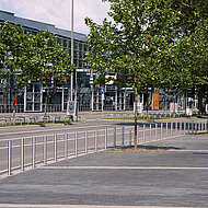 Fahrbahn und Gehwege sicher voneinander getrennt