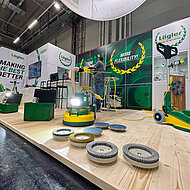 Eugen Lägler: Holzoberflächen mit Bürsttellern strukturieren 