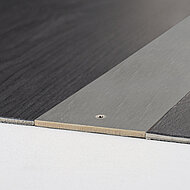 Edelstahl-Flachprofile zum Verschrauben oder Verkleben