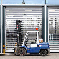 Tore in hochästhetischer Glasfassade